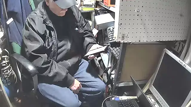 Snapshot of nonnomaturobisex chatting on 03/22/25, 03:09 nonnomaturobisex online show from 03/22/25, 03:09