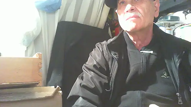 Snapshot of nonnomaturobisex chatting on 10/21/25, 03:22 nonnomaturobisex online show from 10/21/25, 03:22