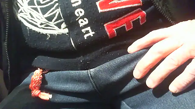 Snapshot of nonnomaturobisex chatting on 11/08/25, 08:18 nonnomaturobisex online show from 11/08/25, 08:18