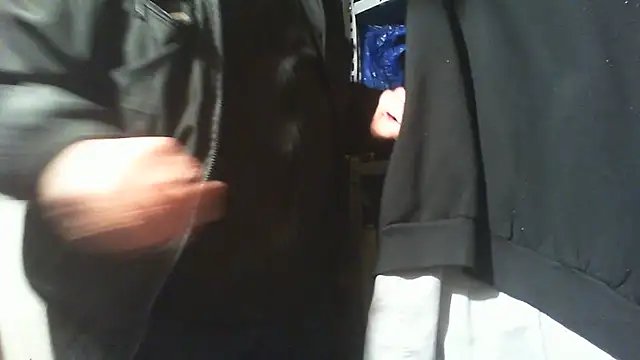 Snapshot of nonnomaturobisex chatting on 10/06/25, 06:47 nonnomaturobisex online show from 10/06/25, 06:47