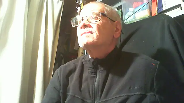 Snapshot of nonnomaturobisex chatting on 10/16/25, 08:11 nonnomaturobisex online show from 10/16/25, 08:11