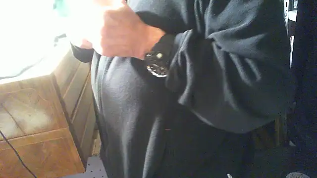 Snapshot of nonnomaturobisex chatting on 11/06/25, 08:18 nonnomaturobisex online show from 11/06/25, 08:18