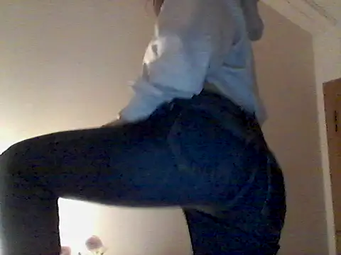 ocean eyess  online show from 04/18/26, 07:29