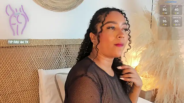 cloe 25 online show from 10/28/25, 02:34