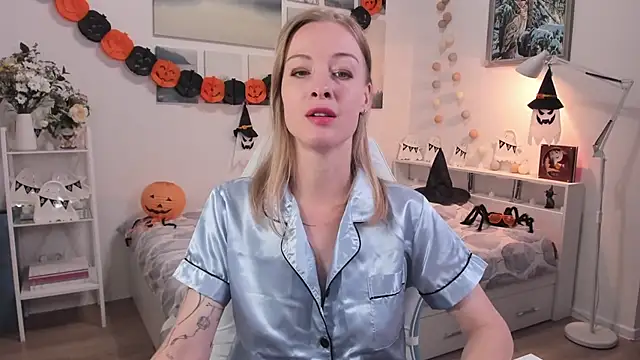 MissRightX online show from 10/27/25, 10:05