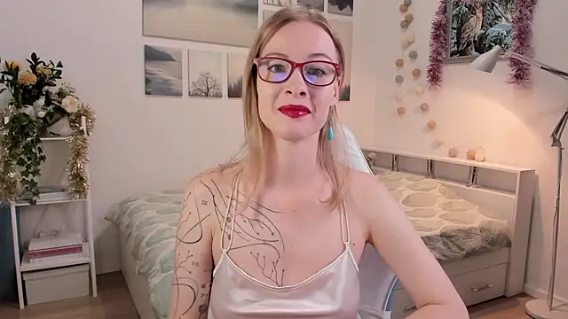 MissRightX online show from 11/11/25, 09:15