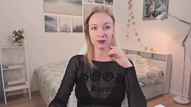 Snapshot of MissRightX chatting on 09/08/25, 02:38 MissRightX online show from 09/08/25, 02:38