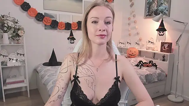MissRightX online show from 10/29/25, 11:20