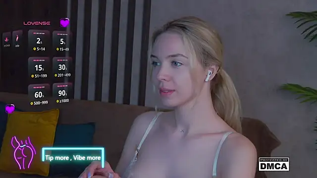 Holl1Would online show from 03/18/25, 06:50