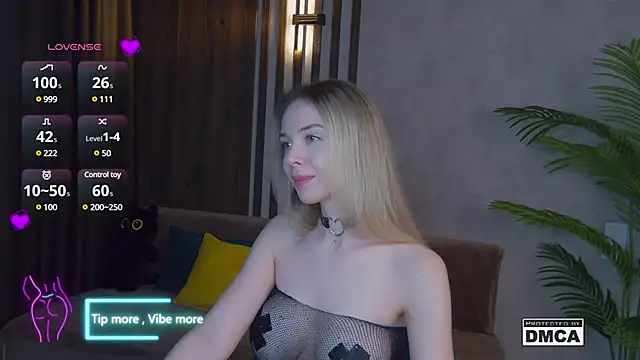 Holl1Would online show from 03/02/25, 10:56