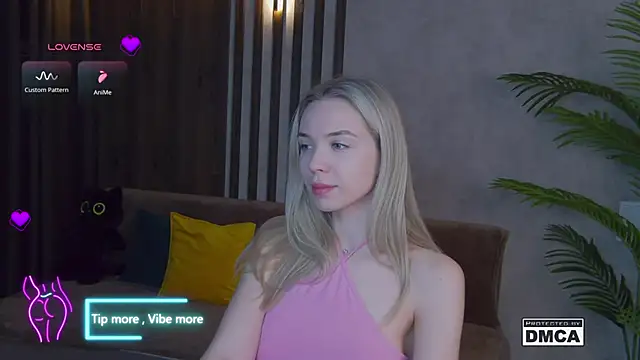 Holl1Would online show from 03/04/25, 03:55