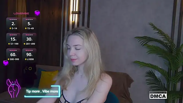 Holl1Would online show from 03/18/25, 03:45