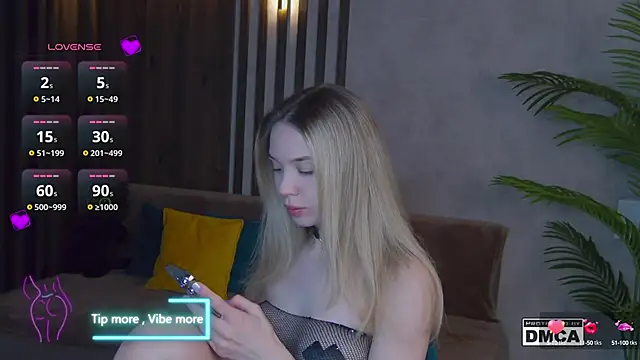 Holl1Would online show from 03/02/25, 07:52