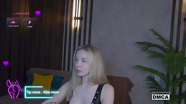 Holl1Would online show from 03/12/25, 07:36