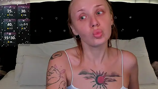 Snapshot of LianaFord chatting on 07/17/26, 05:59 LianaFord online show from 07/17/26, 05:59