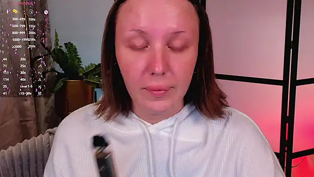 Snapshot of LianaFord chatting on 04/14/26, 04:28 LianaFord online show from 04/14/26, 04:28