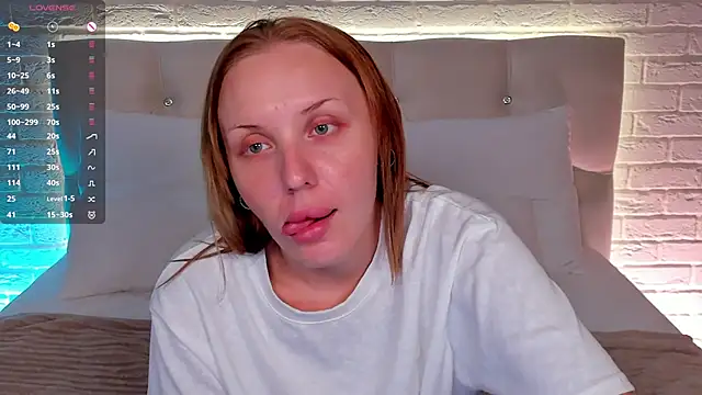 Snapshot of LianaFord chatting on 06/19/26, 05:02 LianaFord online show from 06/19/26, 05:02