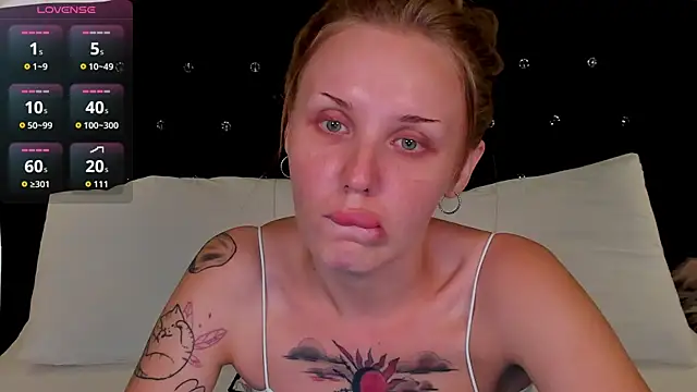 Snapshot of LianaFord chatting on 07/09/26, 01:21 LianaFord online show from 07/09/26, 01:21