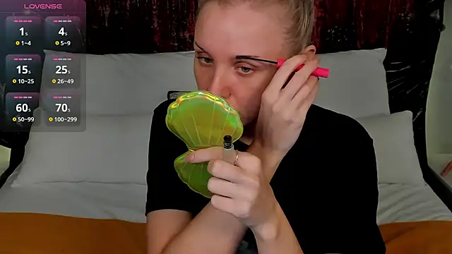 LianaFord online show from 10/26/25, 09:26