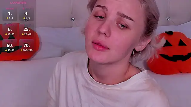 LianaFord online show from 10/27/25, 10:11