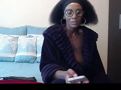 yummycherryxx online show from 11/06/25, 07:23