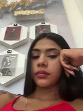 AntonellaRossi online show from 06/17/26, 05:45