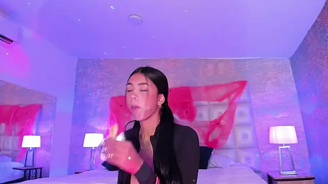 AntonellaRossi online show from 10/08/25, 01:56