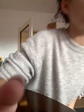 Snapshot of Zeyna1 chatting on 10/11/25, 01:23 Zeyna1 online show from 10/11/25, 01:23