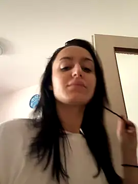 Snapshot of Zeyna1 chatting on 09/14/25, 11:43 Zeyna1 online show from 09/14/25, 11:43