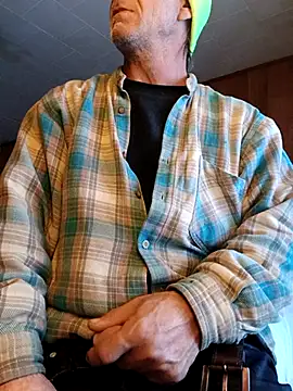 Snapshot of OralDesires2 chatting on 02/14/26, 10:10 OralDesires2 online show from 02/14/26, 10:10