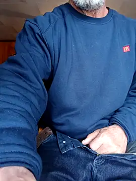 Snapshot of OralDesires2 chatting on 03/15/26, 07:54 OralDesires2 online show from 03/15/26, 07:54