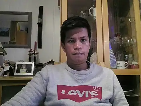 Snapshot of SweetasianHugoxxx chatting on 11/12/25, 12:20 SweetasianHugoxxx online show from 11/12/25, 12:20