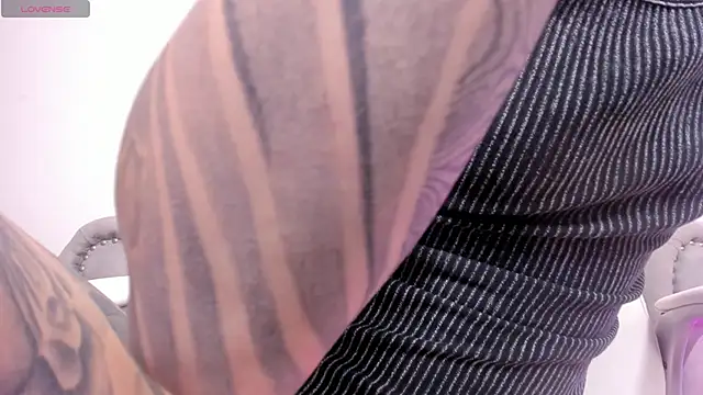 barbie scoth  online show from 12/05/25, 09:34