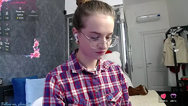 KateJonson online show from 10/15/25, 06:54