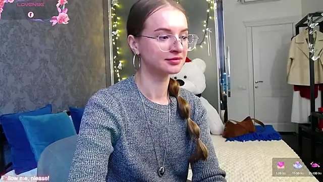 KateJonson online show from 09/29/25, 10:44