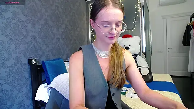 KateJonson online show from 09/10/25, 12:15