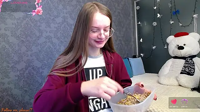 KateJonson online show from 10/22/25, 06:35