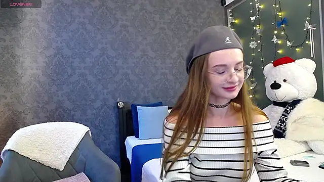 KateJonson online show from 10/31/25, 12:24