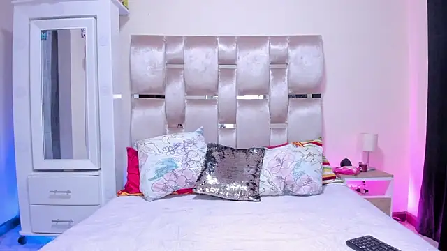 MelanyShayk online show from 04/24/26, 03:19