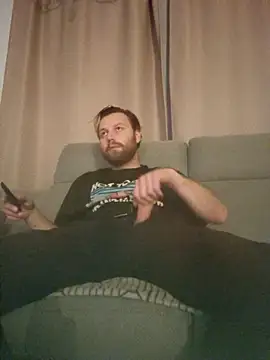 Snapshot of HouseOfCums chatting on 10/20/25, 12:24 HouseOfCums online show from 10/20/25, 12:24