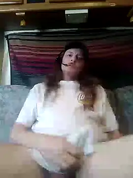 Snapshot of truckerlove69 chatting on 03/14/25, 04:09 truckerlove69 online show from 03/14/25, 04:09