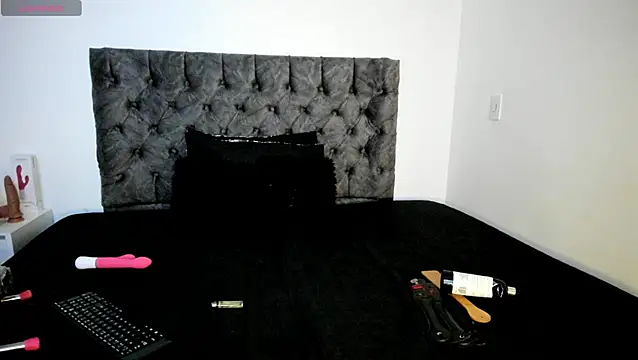 Snapshot of sweet__wild chatting on 11/12/25, 11:41 sweet wild online show from 11/12/25, 11:41