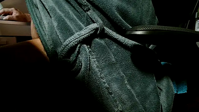 suedel65 online show from 10/26/25, 03:29