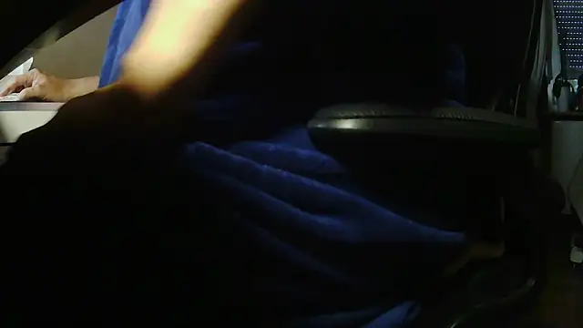 Snapshot of suedel65 chatting on 05/26/26, 03:15 suedel65 online show from 05/26/26, 03:15