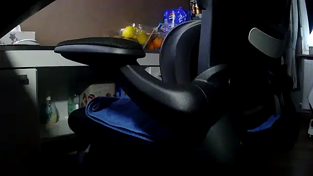 suedel65 online show from 12/18/25, 04:06