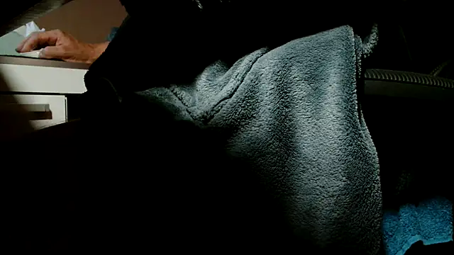 suedel65 online show from 10/19/25, 03:09