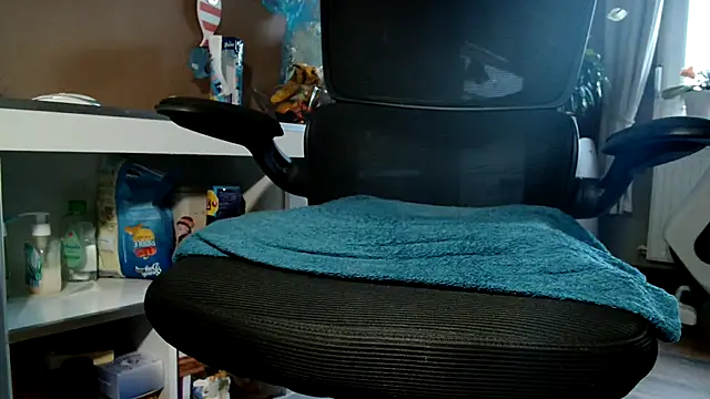 suedel65 online show from 10/23/25, 03:00