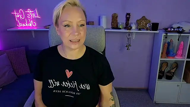 Jan ina online show from 11/20/25, 06:08