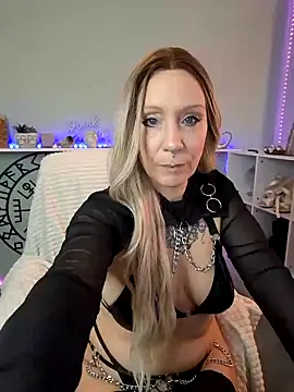 Snapshot of Jan_ina chatting on 01/10/25, 09:23 Jan ina online show from 01/10/25, 09:23
