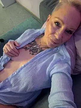 Jan ina online show from 11/25/25, 06:36